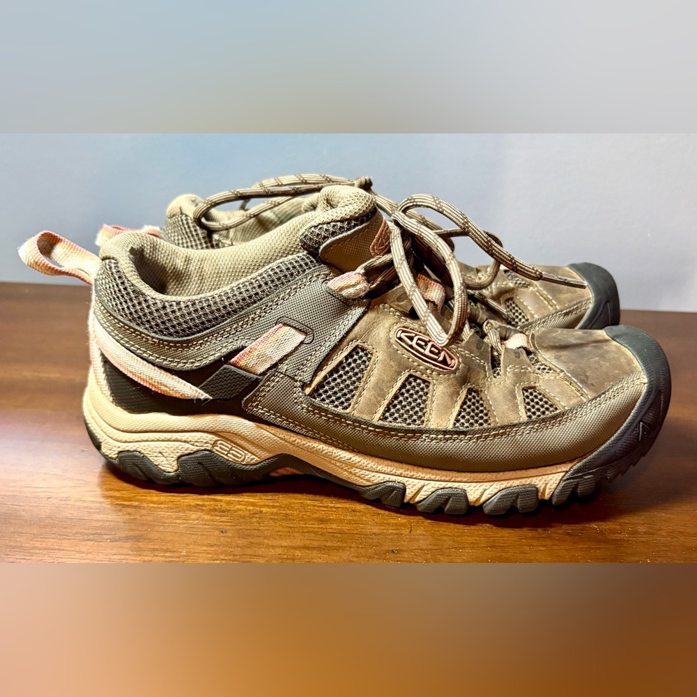 KEEN Women's Targhee Vent Hiking Shoes - size 7.5.